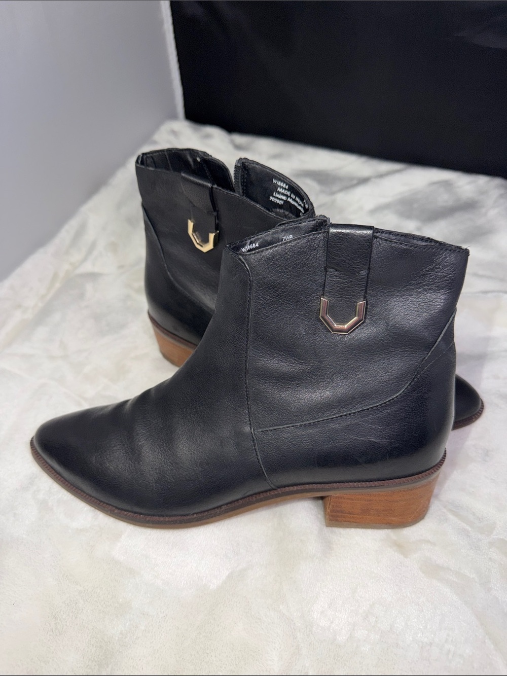 Cole Haan Women’s 7.5 Black Leather Ankle Boots Pointed Toe Western Booties